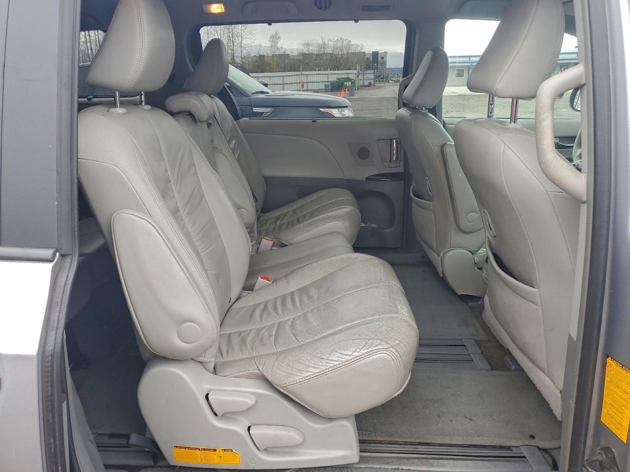 2012 TOYOTA SIENNA