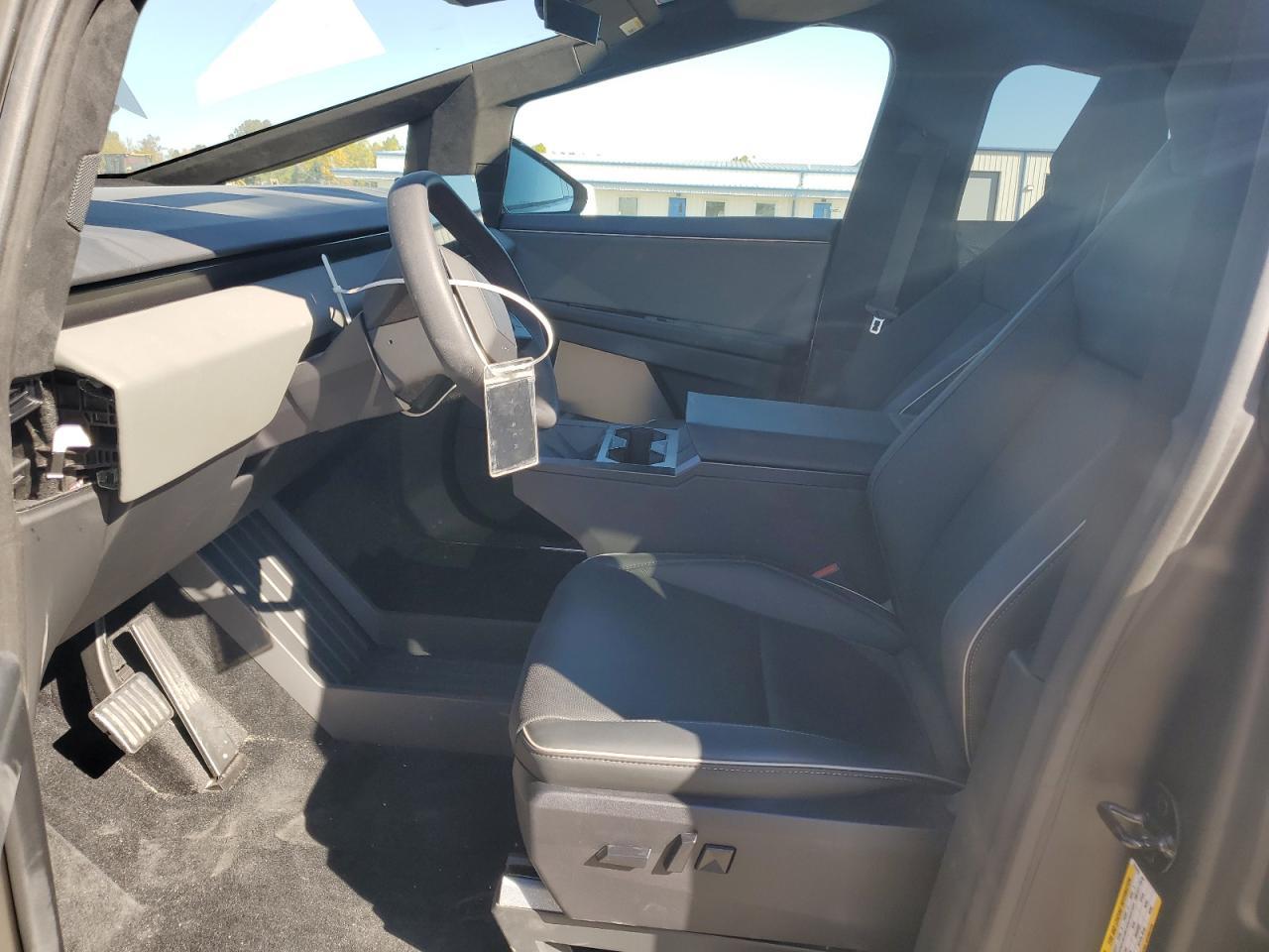2025 TESLA Cybertruck