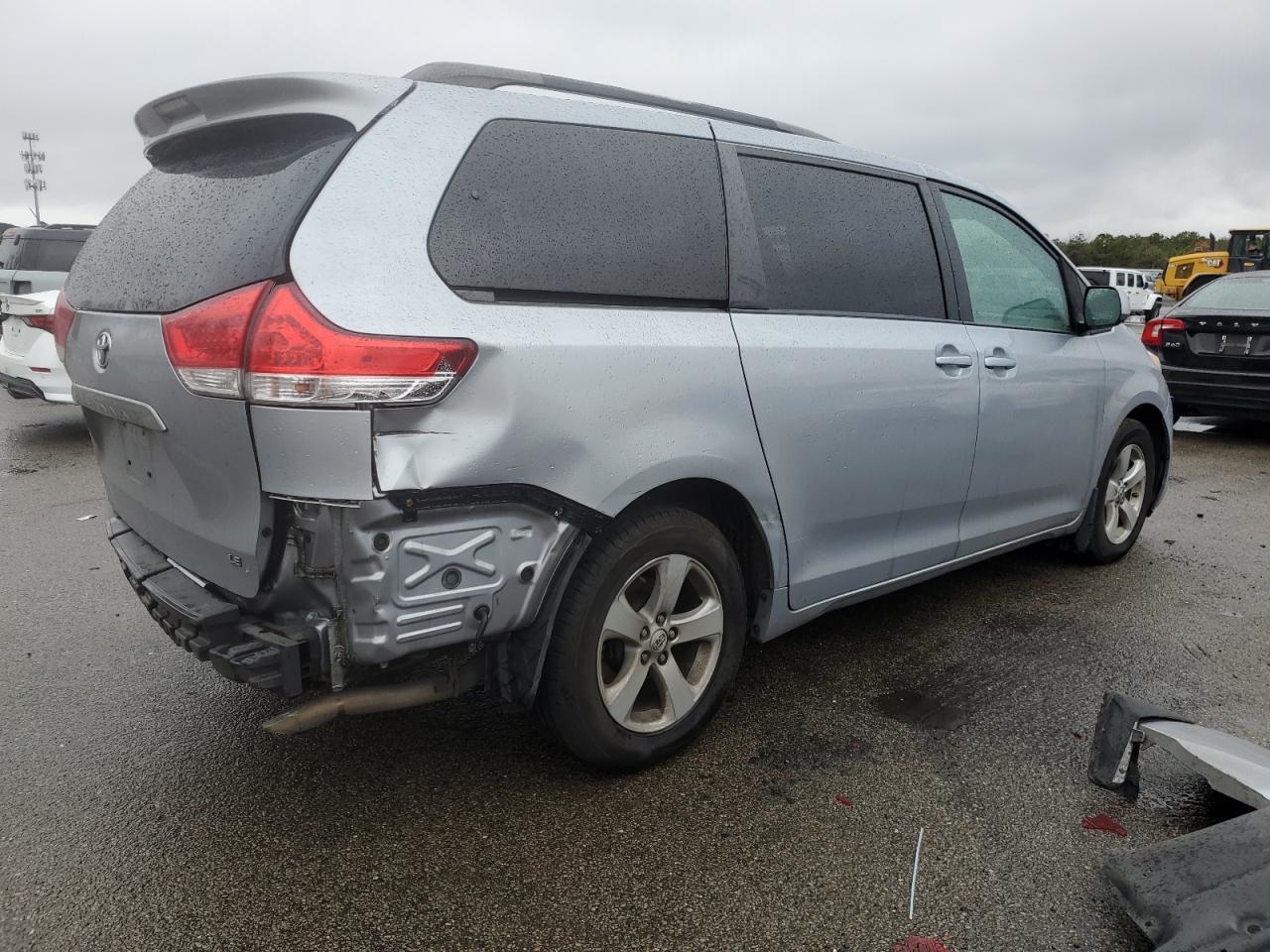2012 TOYOTA SIENNA