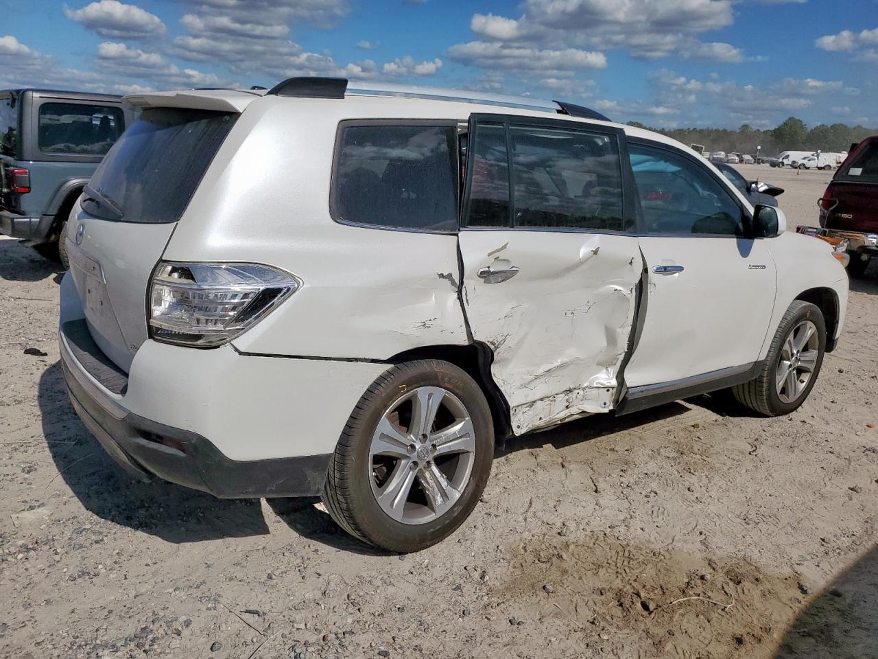 2011 TOYOTA HIGHLANDER