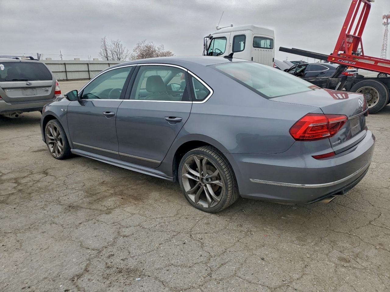 2017 VOLKSWAGEN Passat