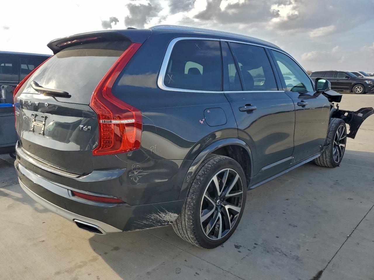 2021 VOLVO XC90