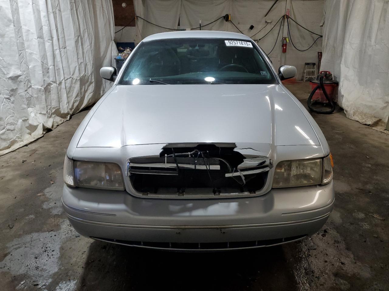 2003 FORD Crown Victoria