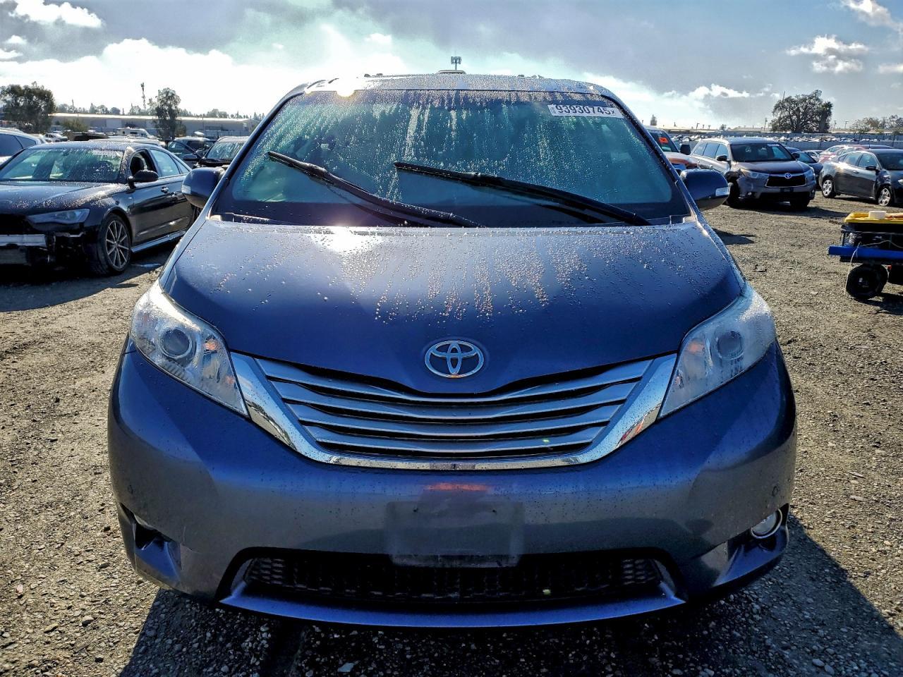 2013 TOYOTA SIENNA