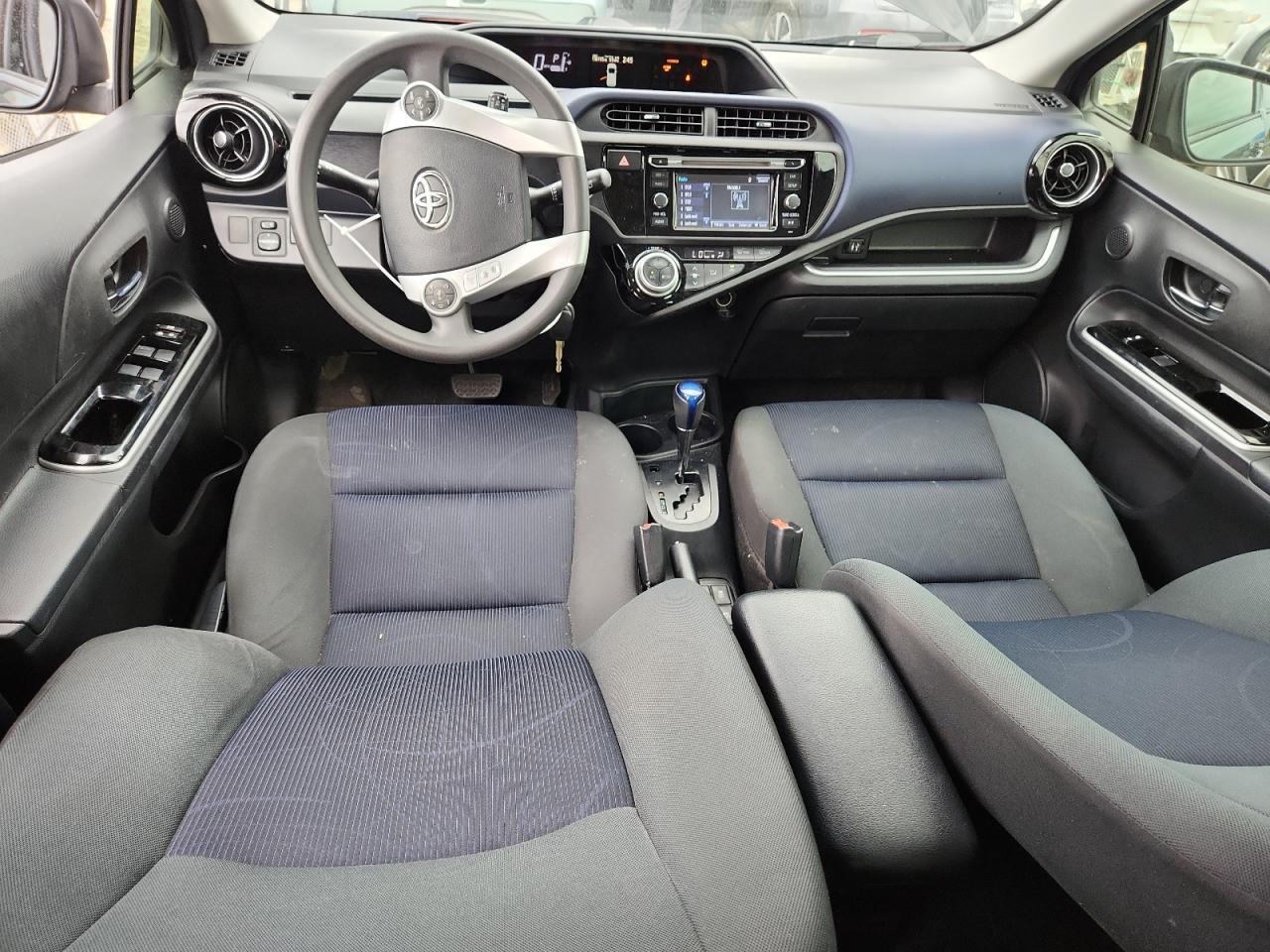 2016 TOYOTA Prius c