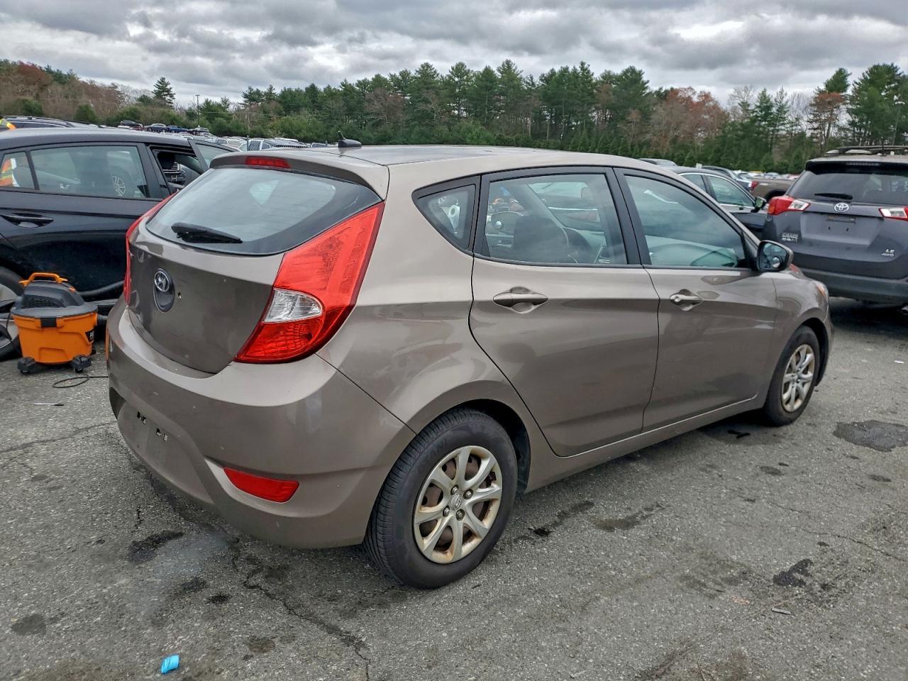 2012 HYUNDAI ACCENT