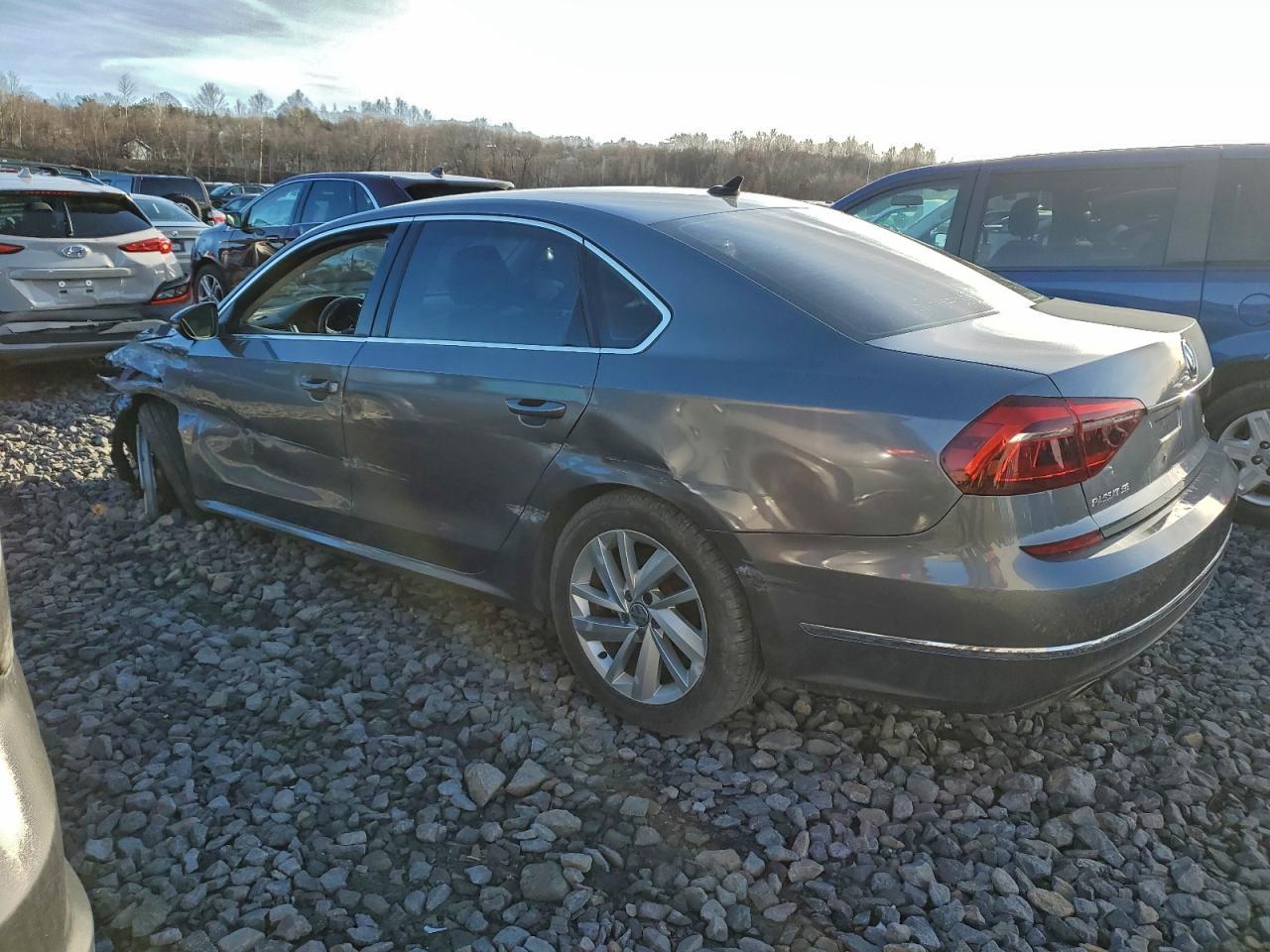 2018 VOLKSWAGEN Passat