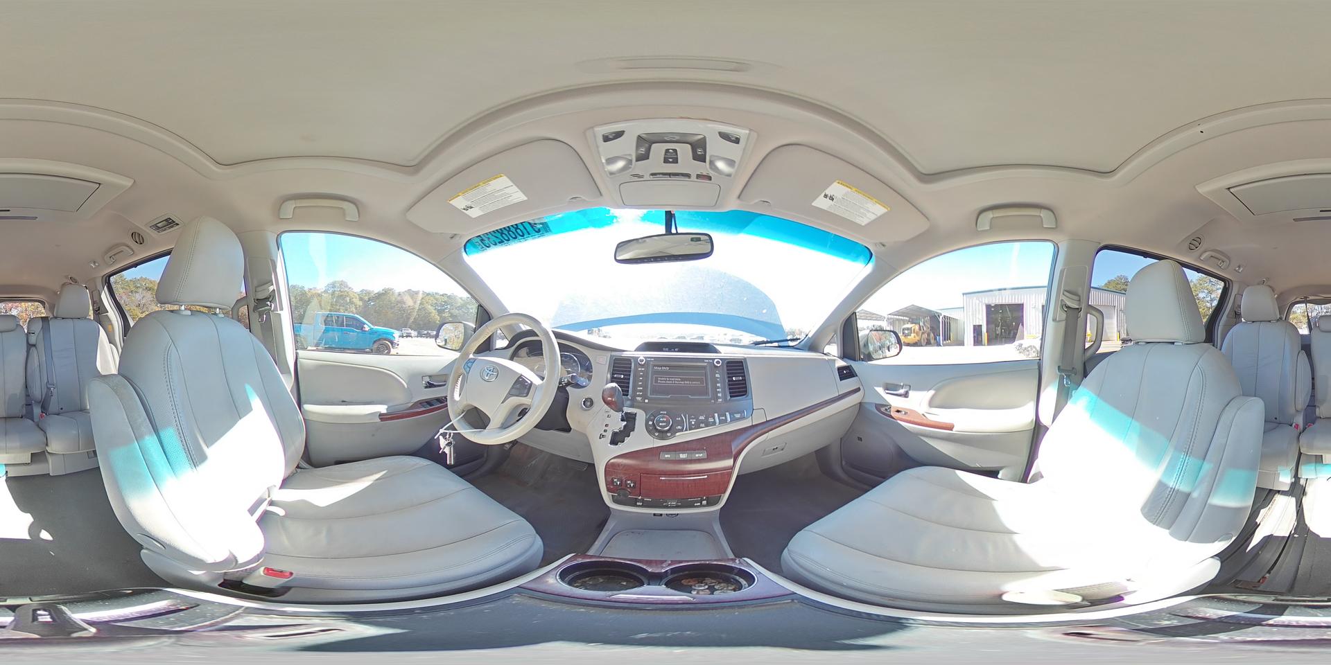 2012 TOYOTA SIENNA