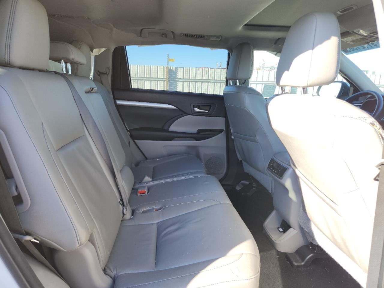 2015 TOYOTA HIGHLANDER