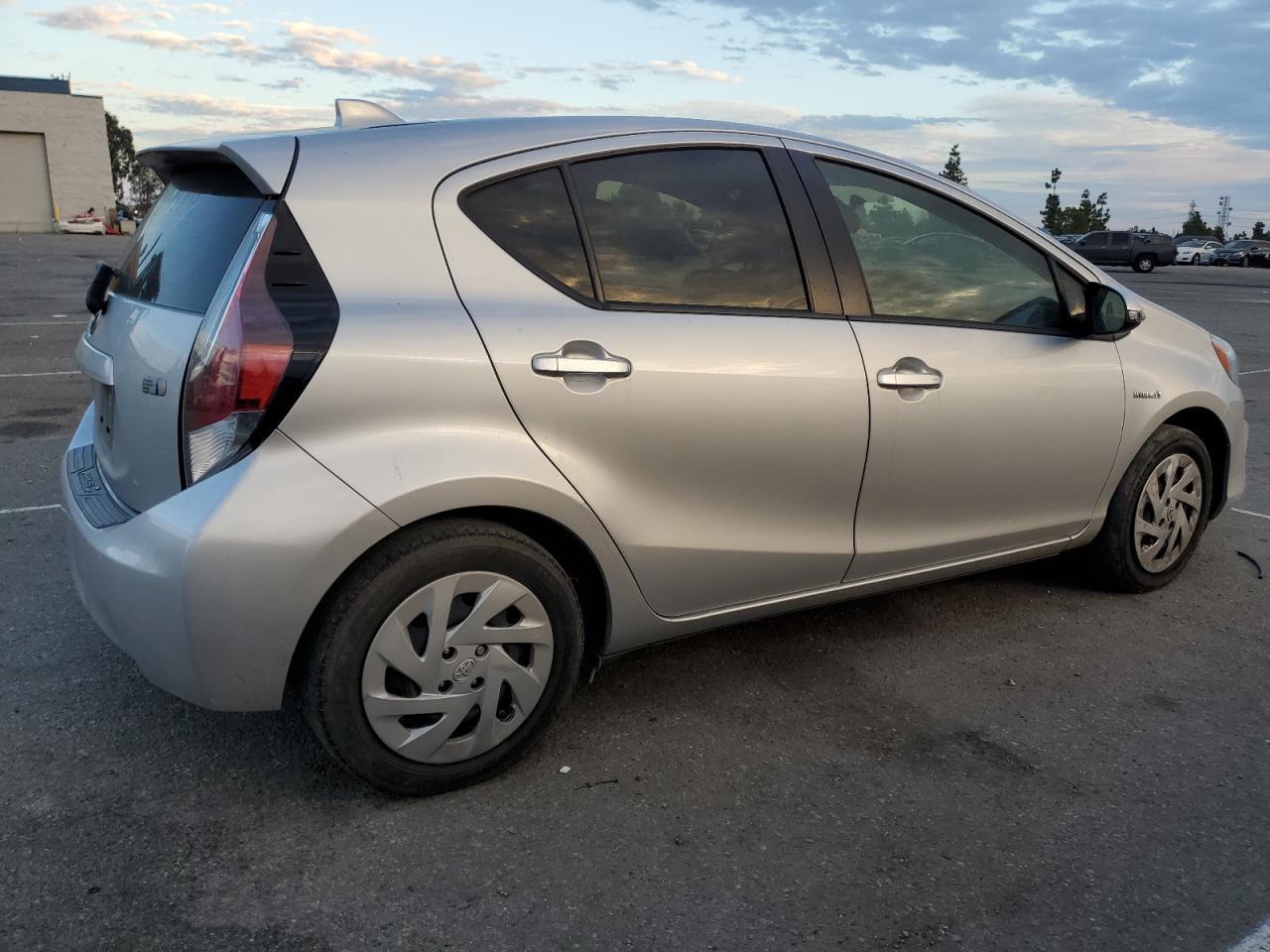 2016 TOYOTA Prius c