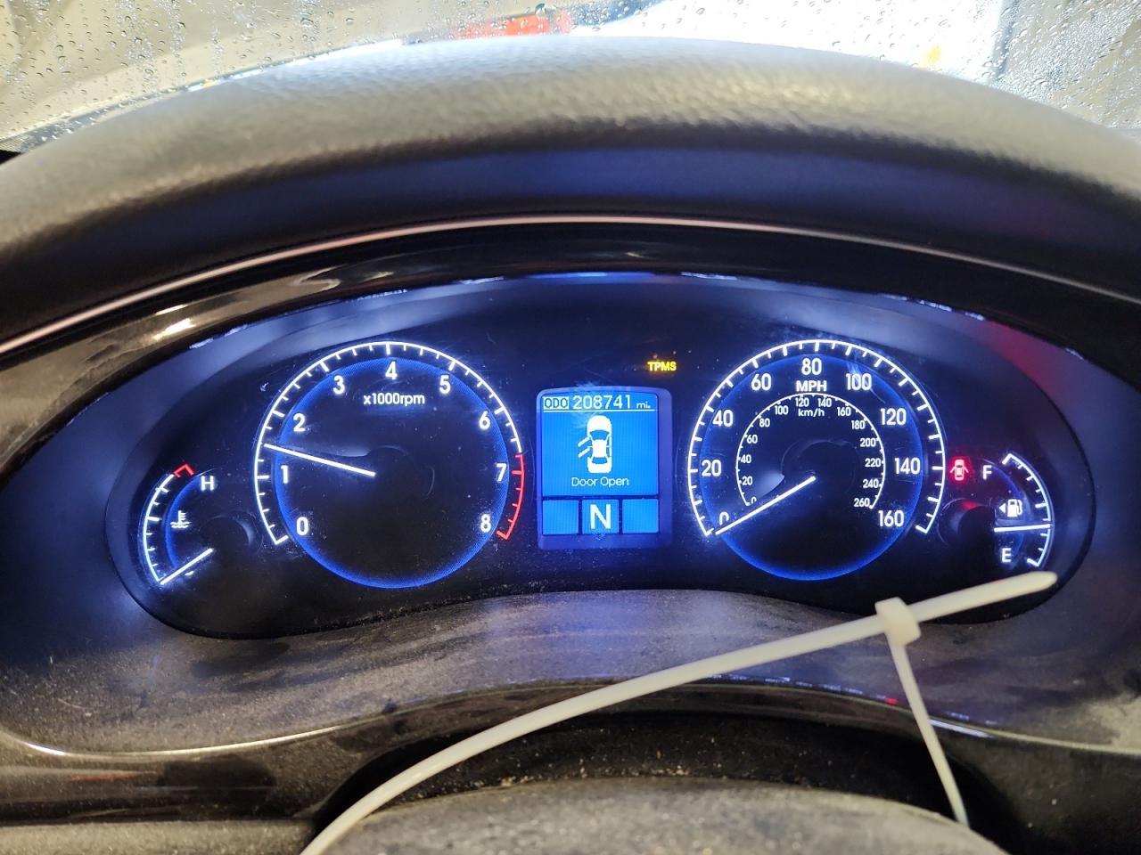 2013 HYUNDAI GENESIS