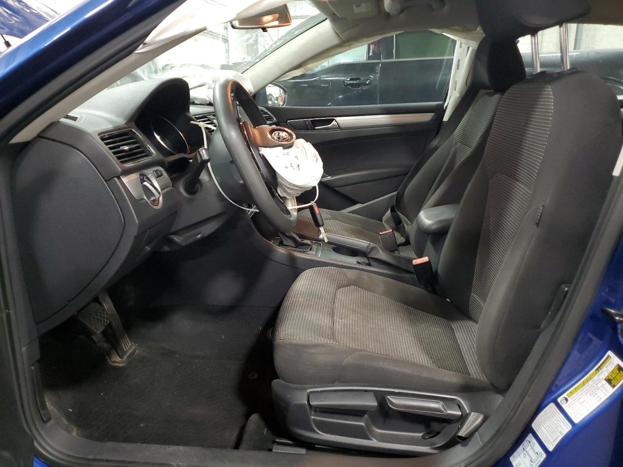2017 VOLKSWAGEN Passat