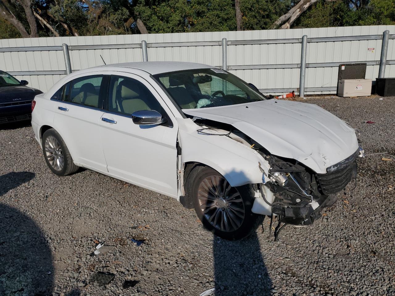 2011 CHRYSLER 200
