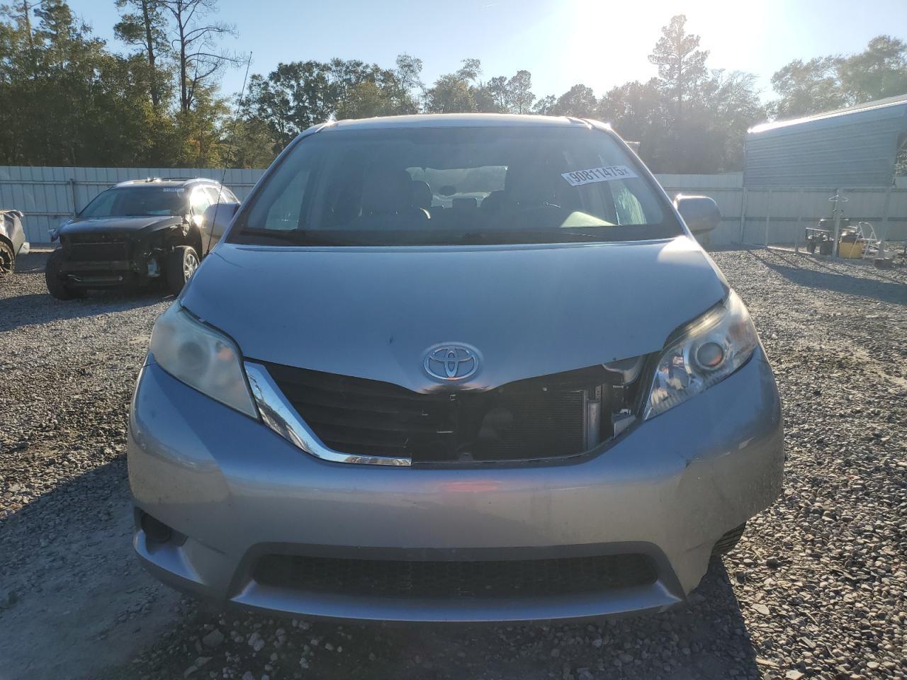 2014 TOYOTA SIENNA