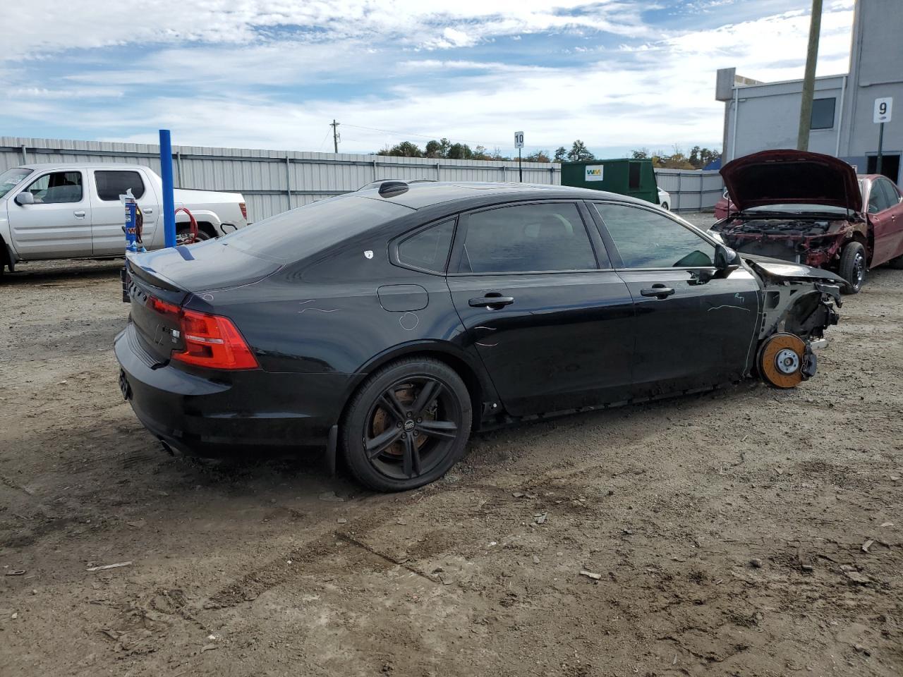 2018 VOLVO S90