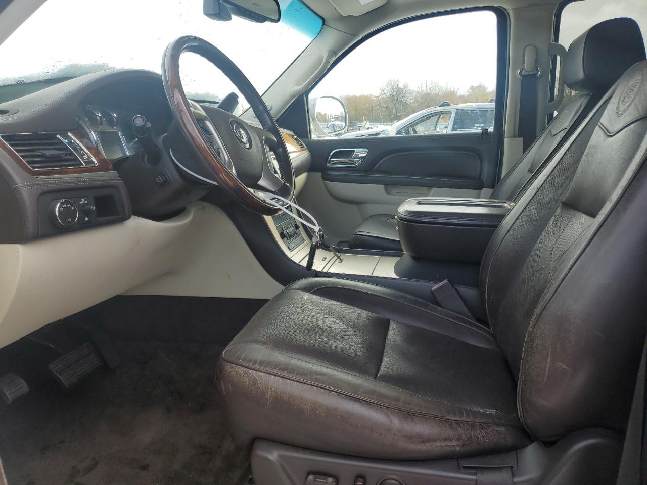 2011 CADILLAC ESCALADE
