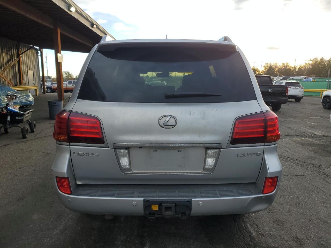 2008 LEXUS LX 570