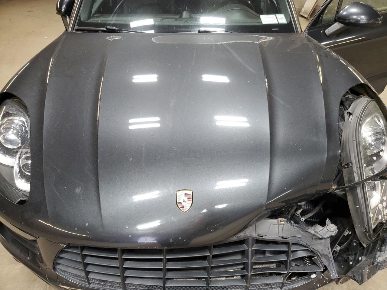 2017 PORSCHE Macan