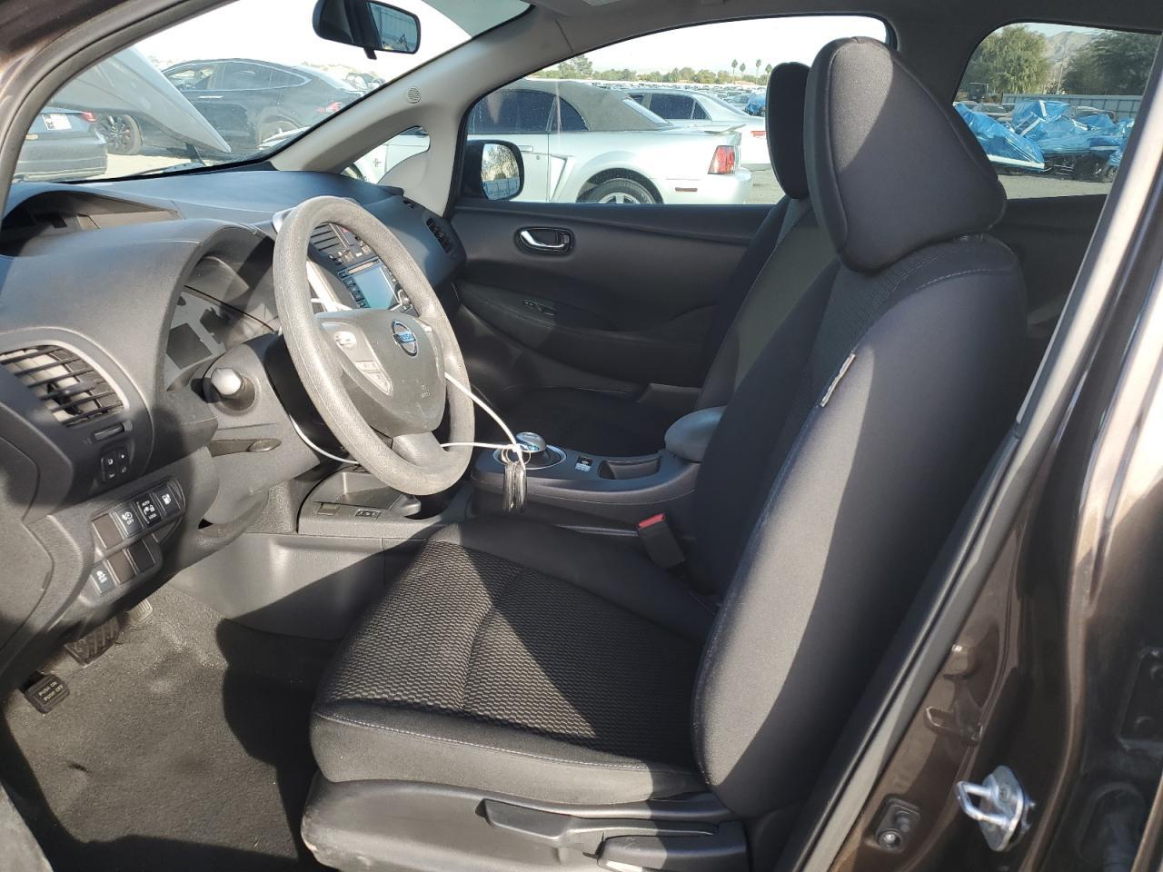 2016 NISSAN LEAF