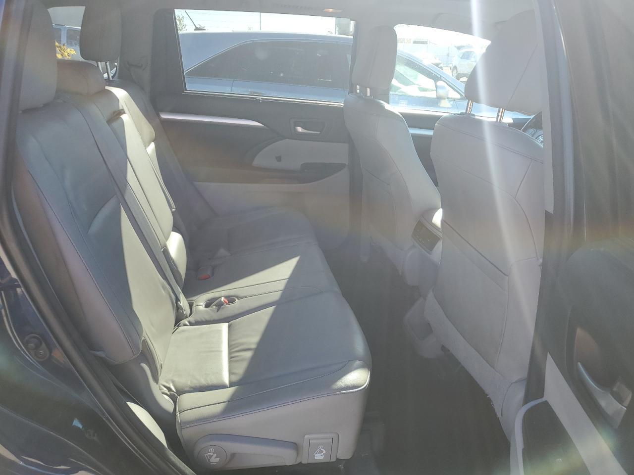 2015 TOYOTA HIGHLANDER