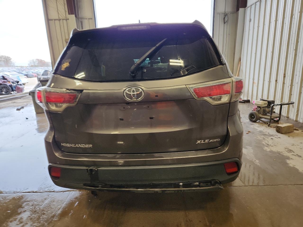 2016 TOYOTA HIGHLANDER
