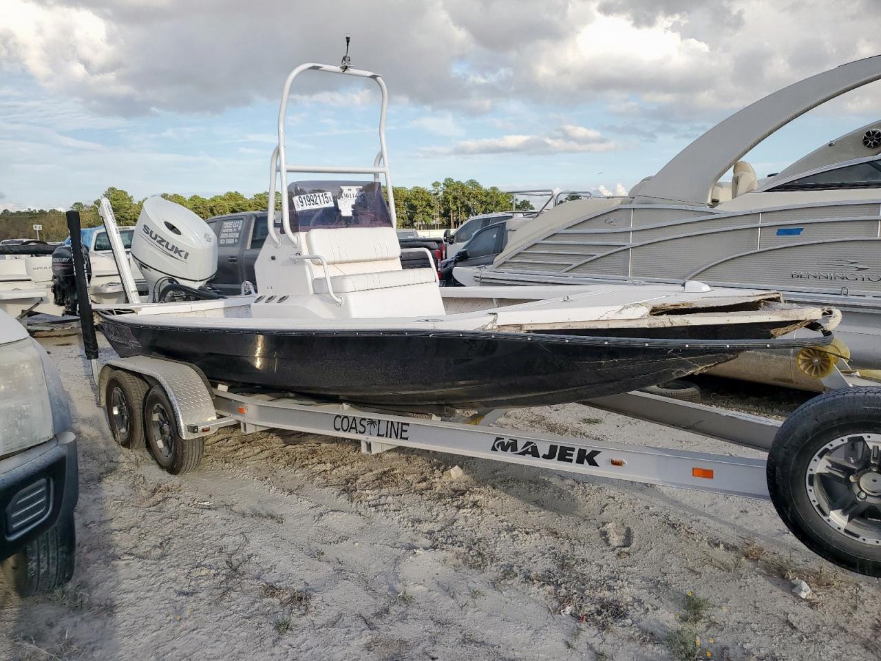 2025 Majek Boat