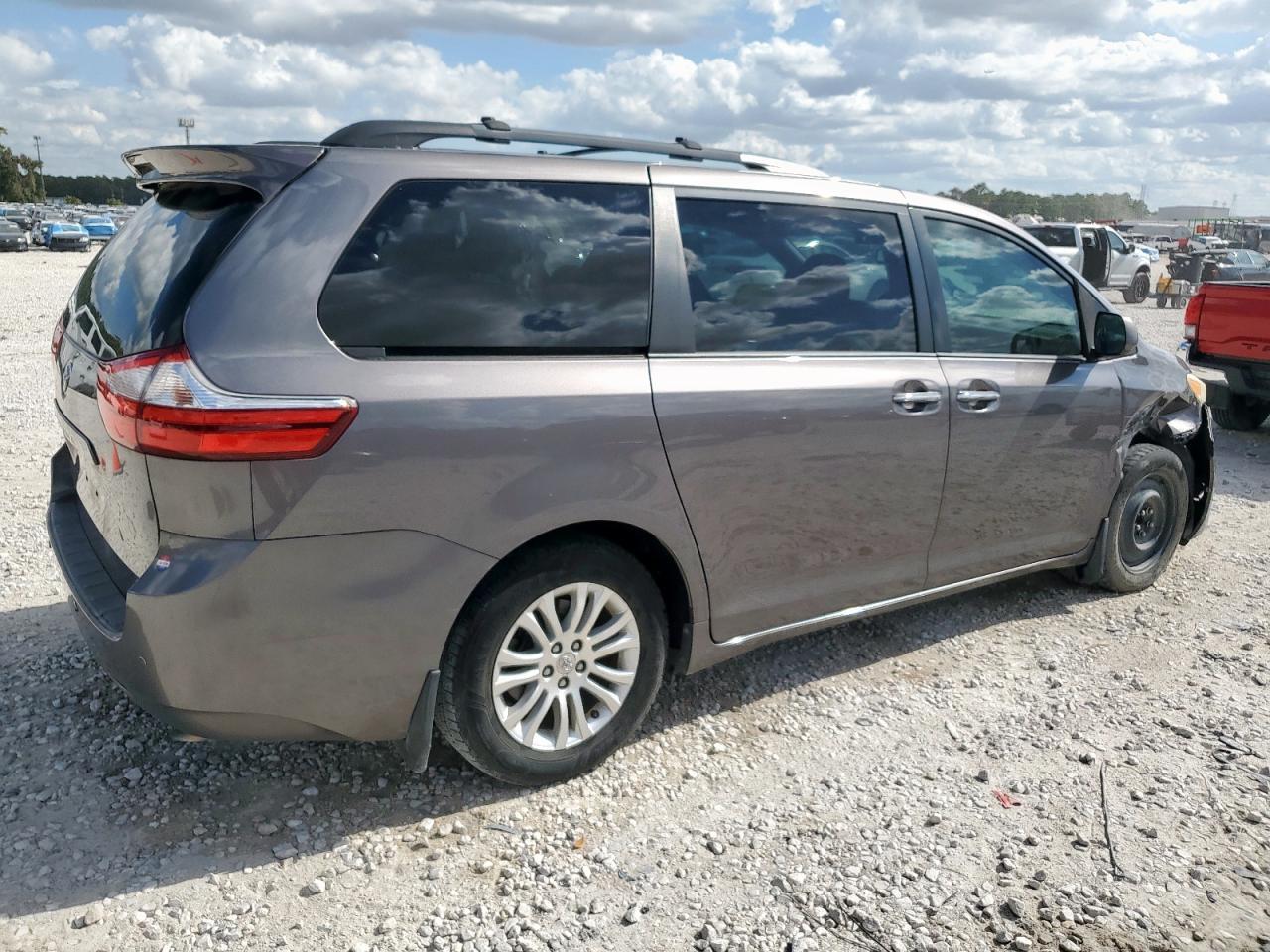 2015 TOYOTA SIENNA