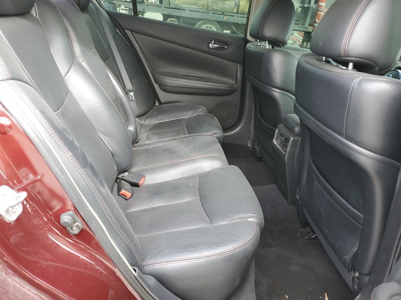 2010 NISSAN Maxima