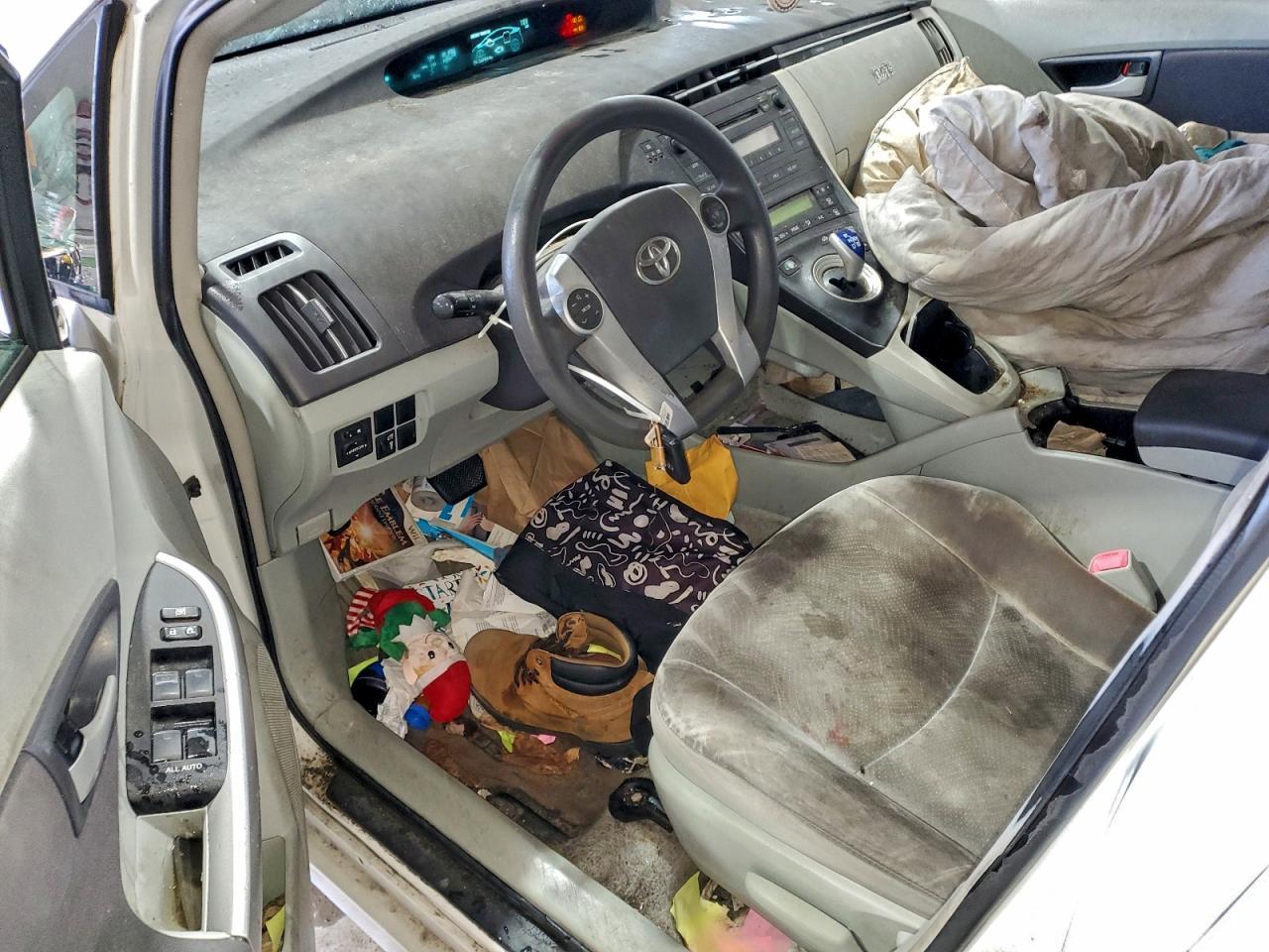 2011 TOYOTA PRIUS