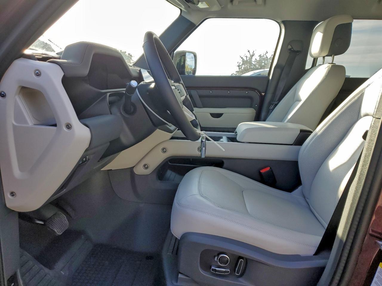 2025 LAND ROVER Defender