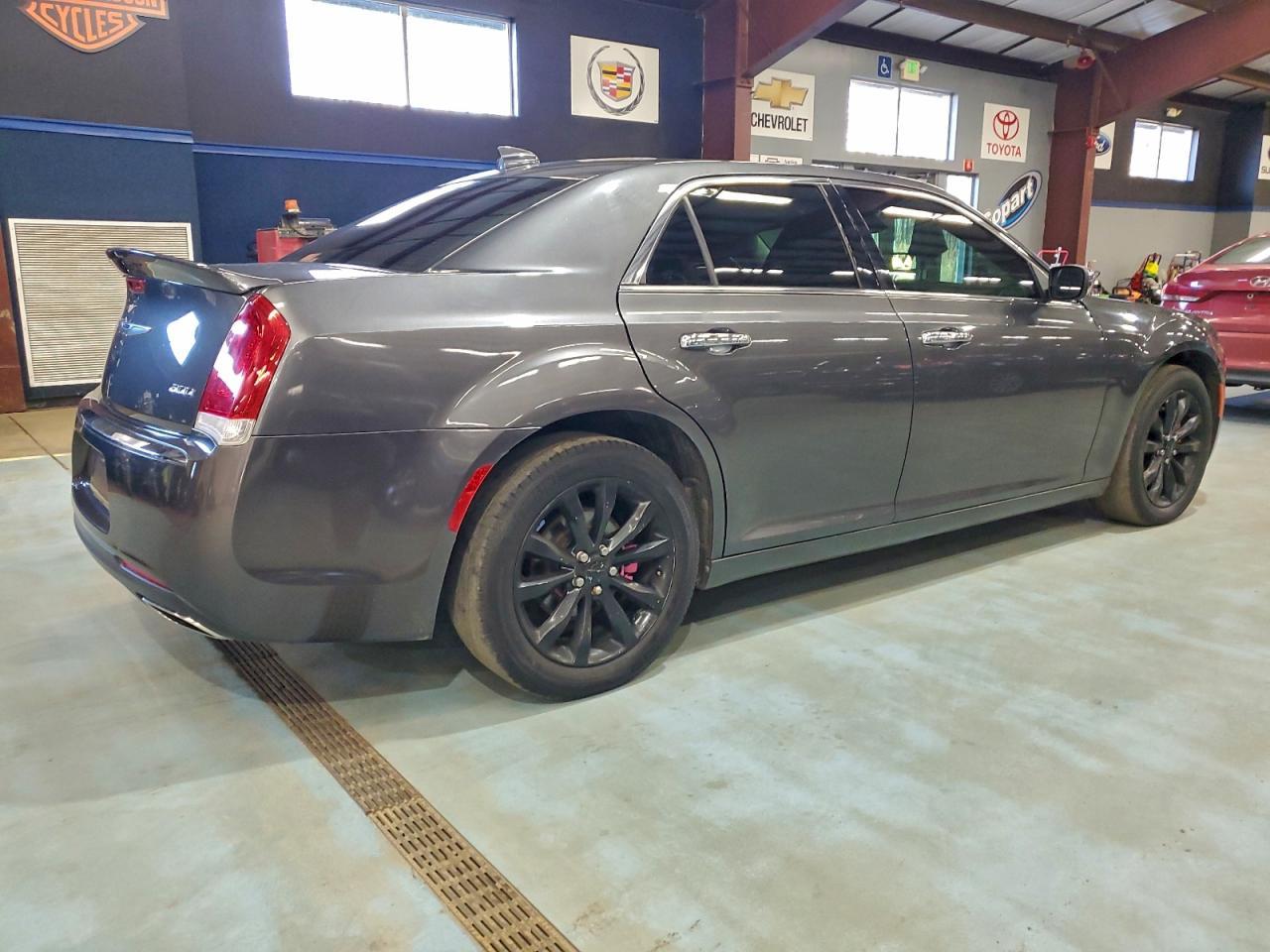 2019 CHRYSLER 300