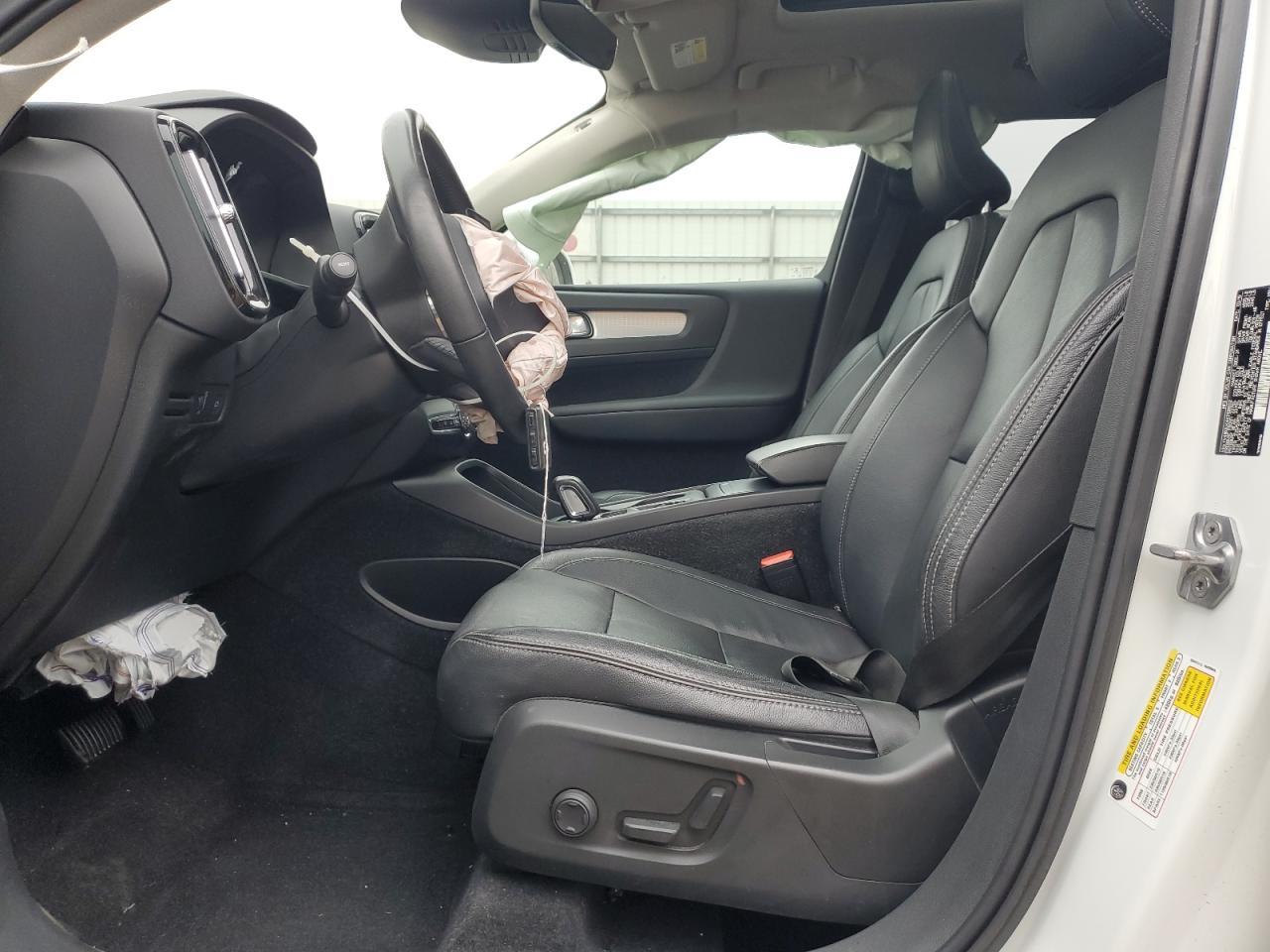 2019 VOLVO XC40