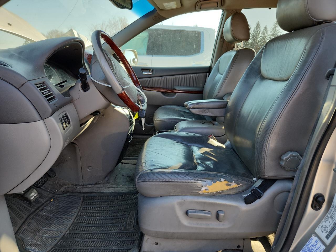 2004 TOYOTA SIENNA