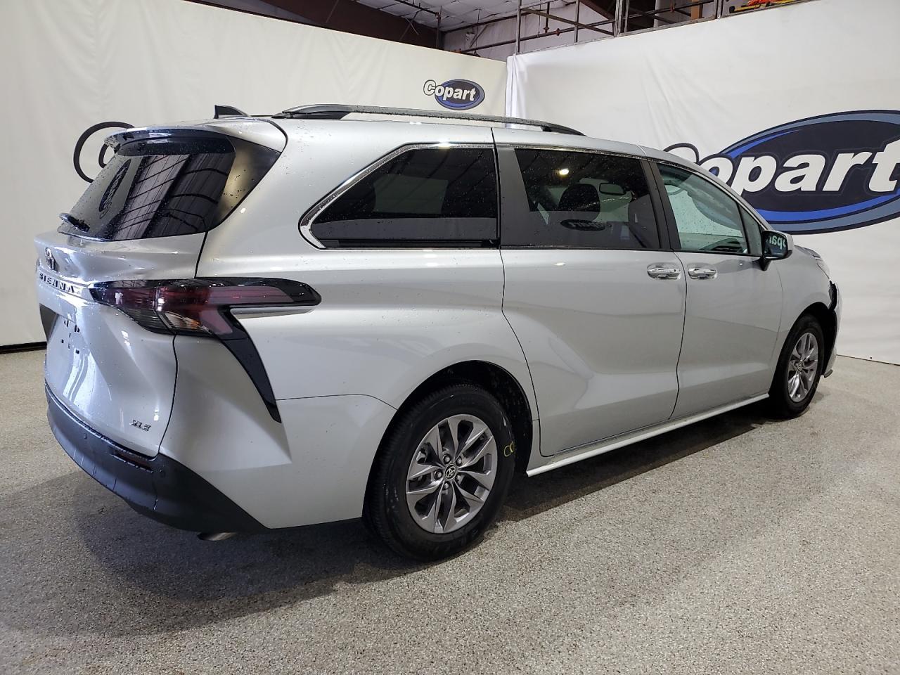 2025 TOYOTA SIENNA