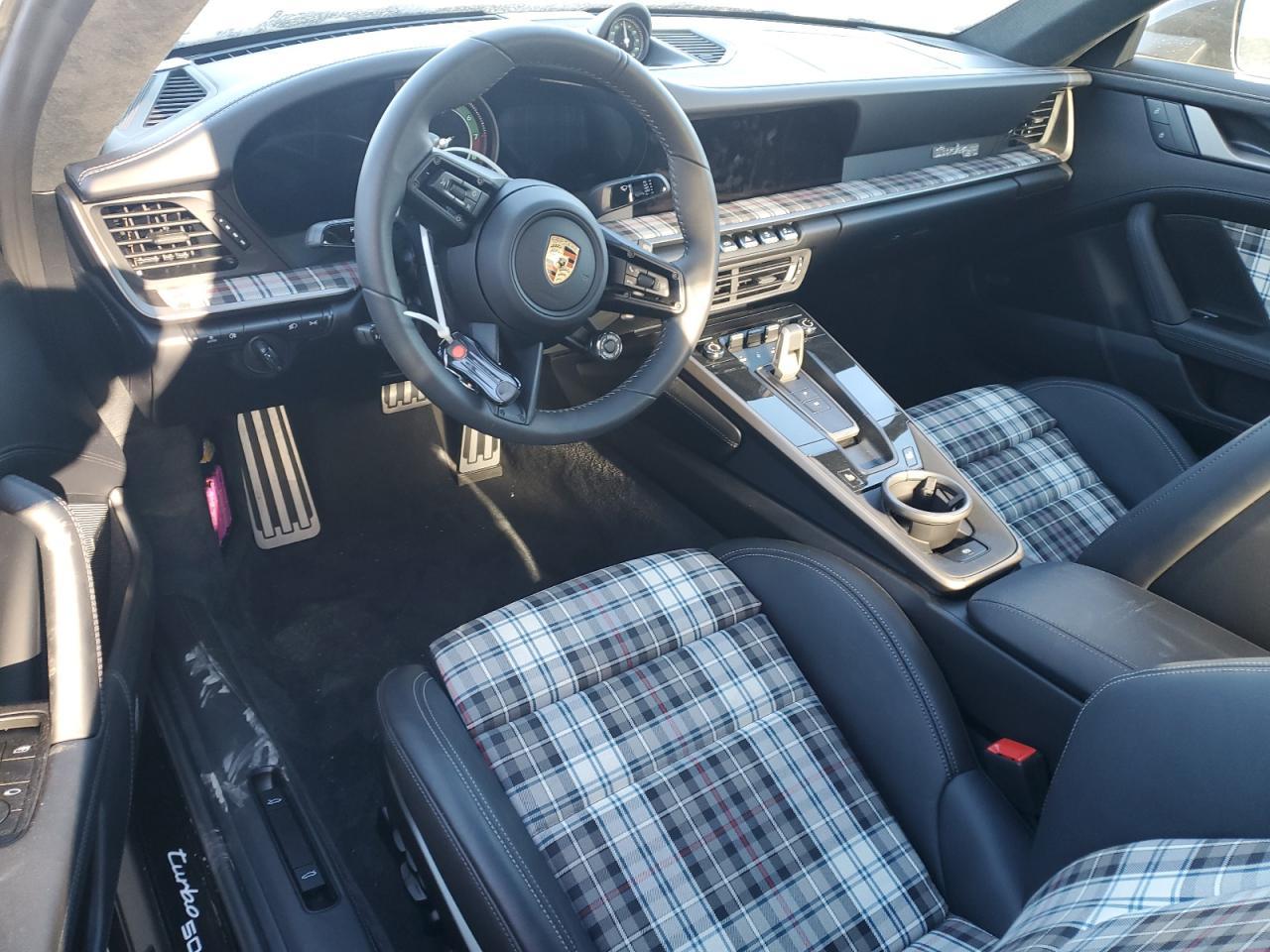2025 PORSCHE 911