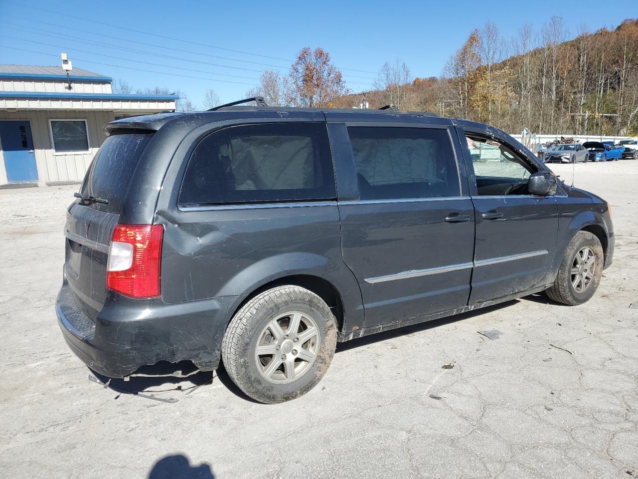 2012 CHRYSLER Town & Country