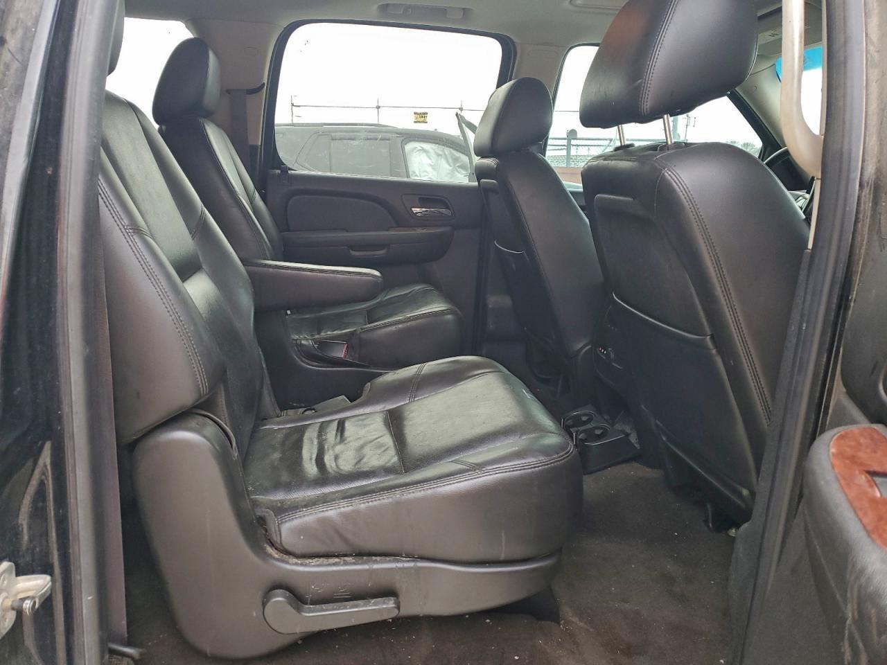 2011 CHEVROLET Suburban
