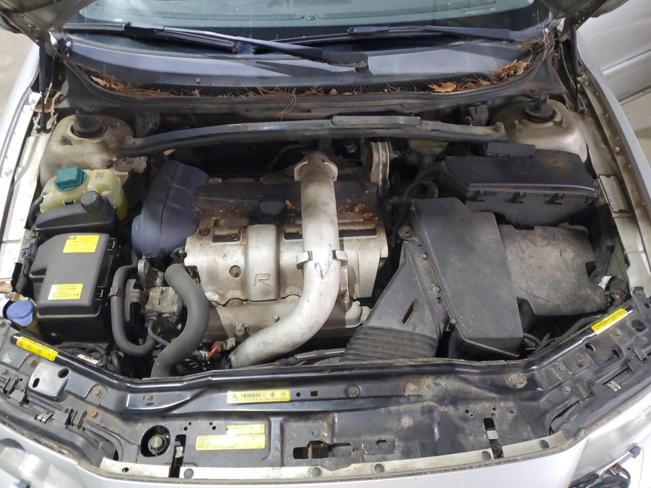 2005 VOLVO V70