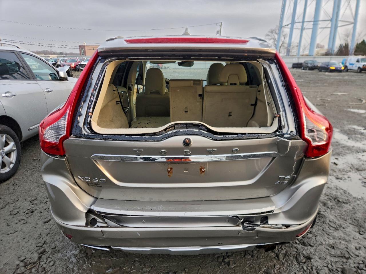 2015 VOLVO XC60