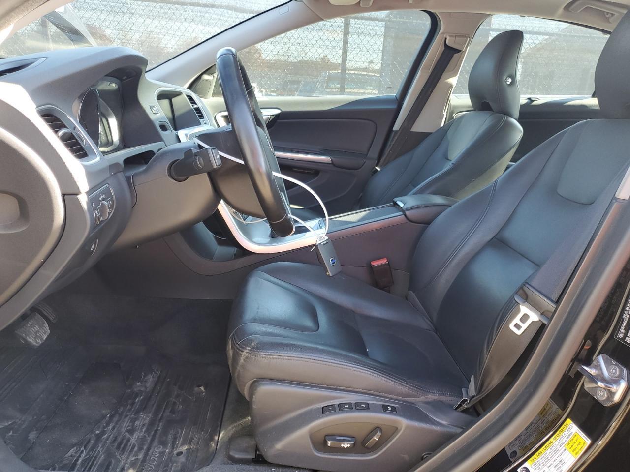 2017 VOLVO S60