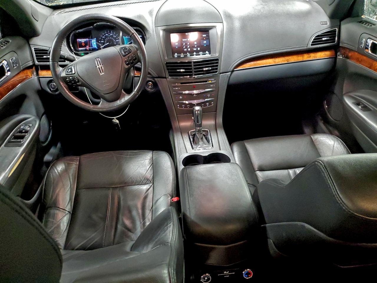 2017 LINCOLN MKT