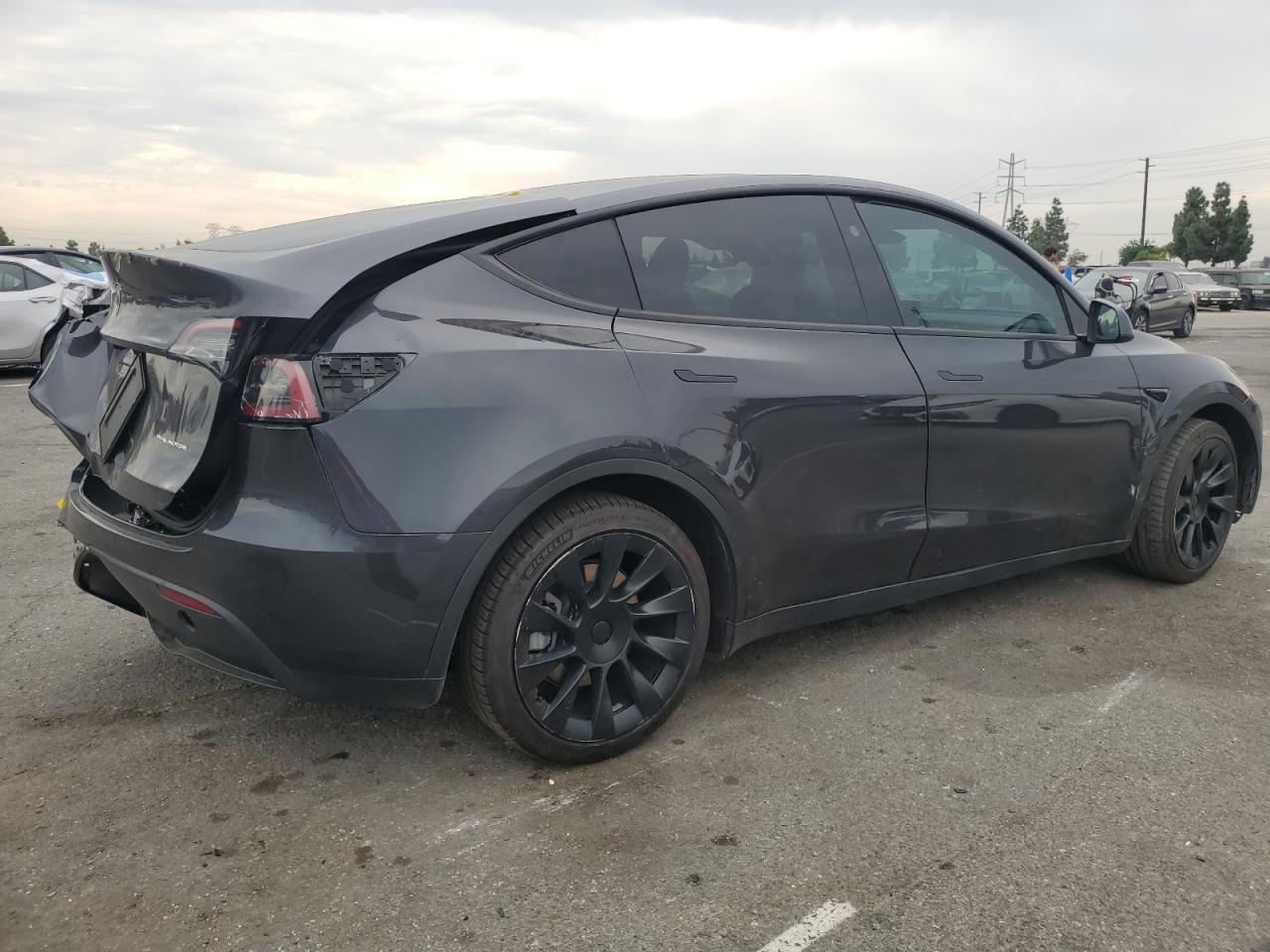 2024 TESLA MODEL Y