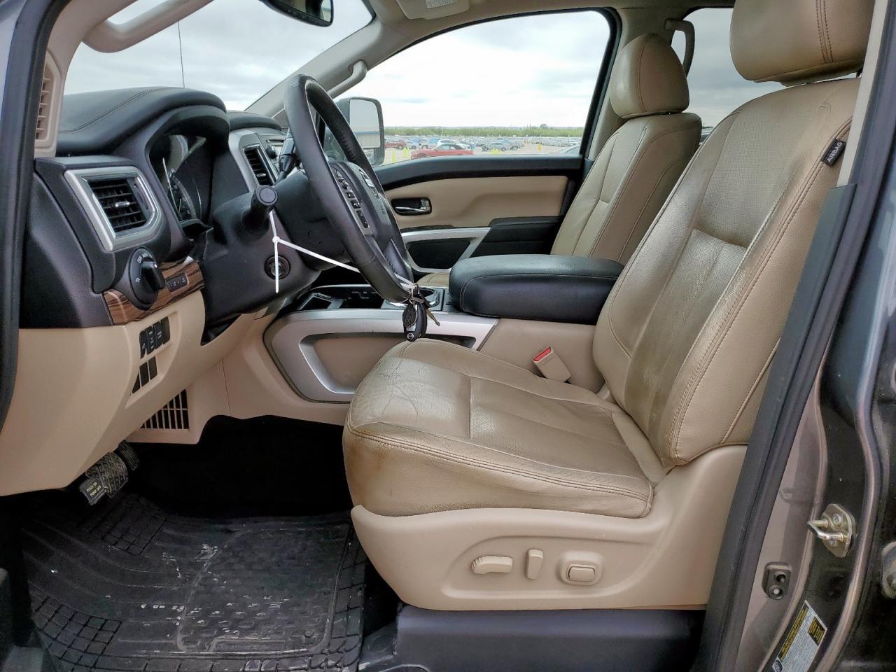 2016 NISSAN Titan