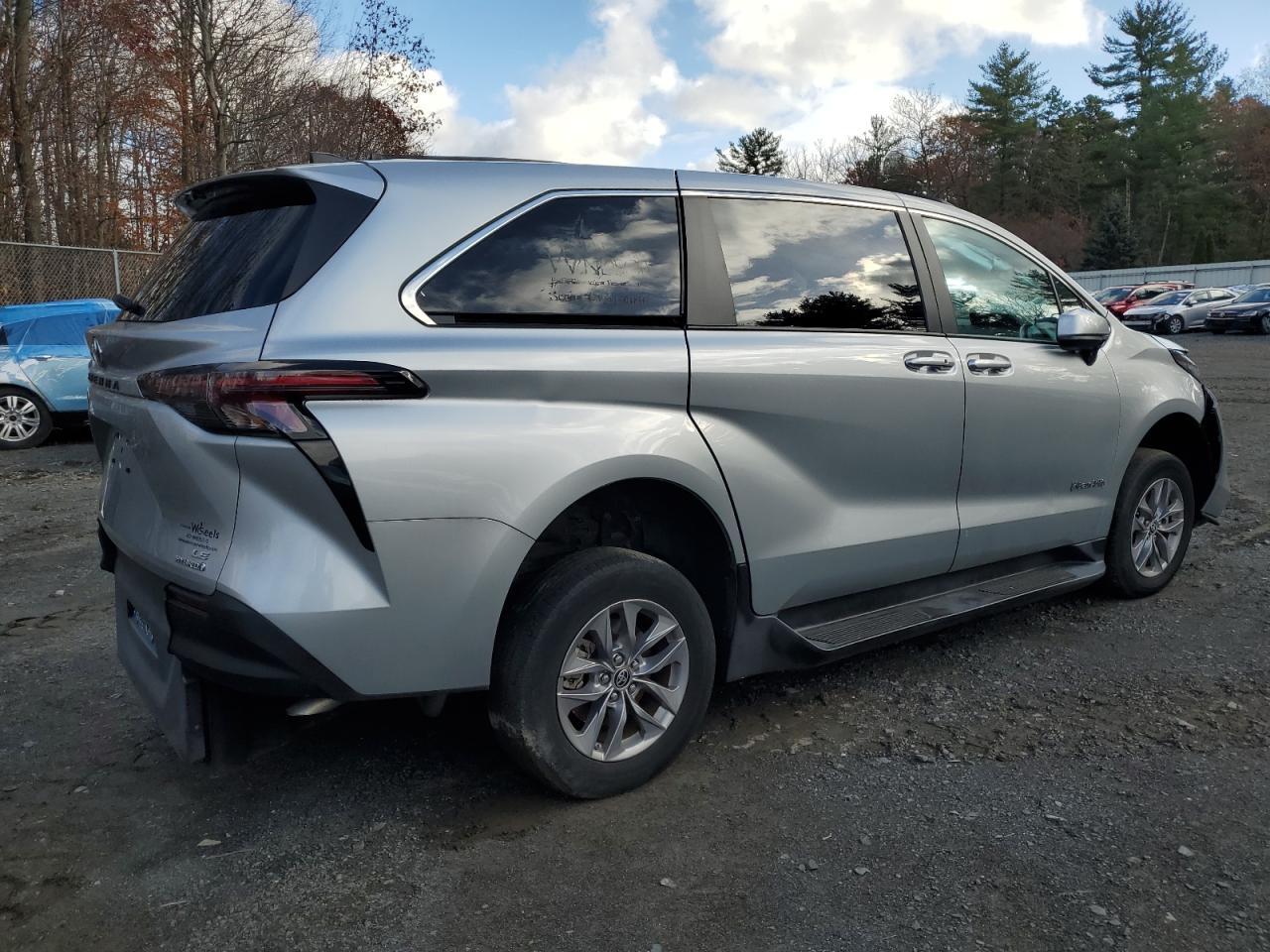 2023 TOYOTA SIENNA