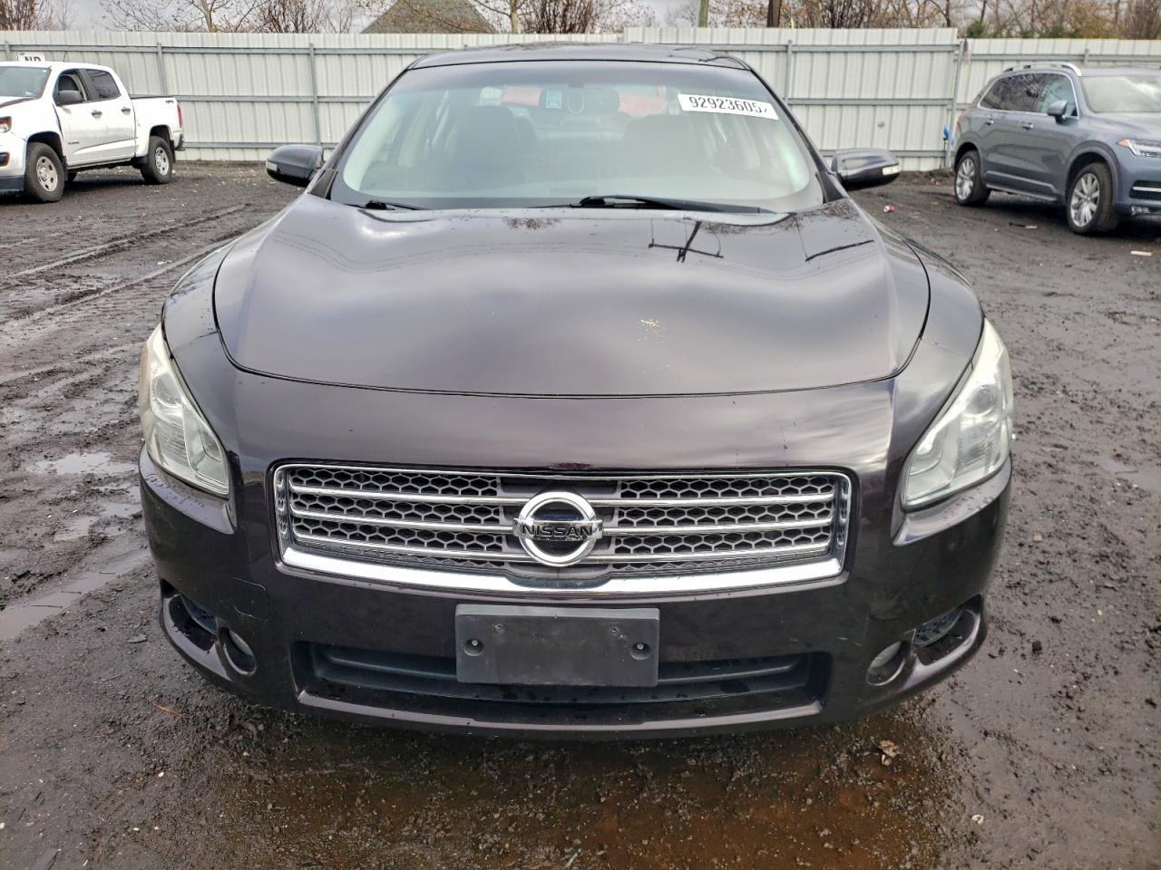 2011 NISSAN Maxima