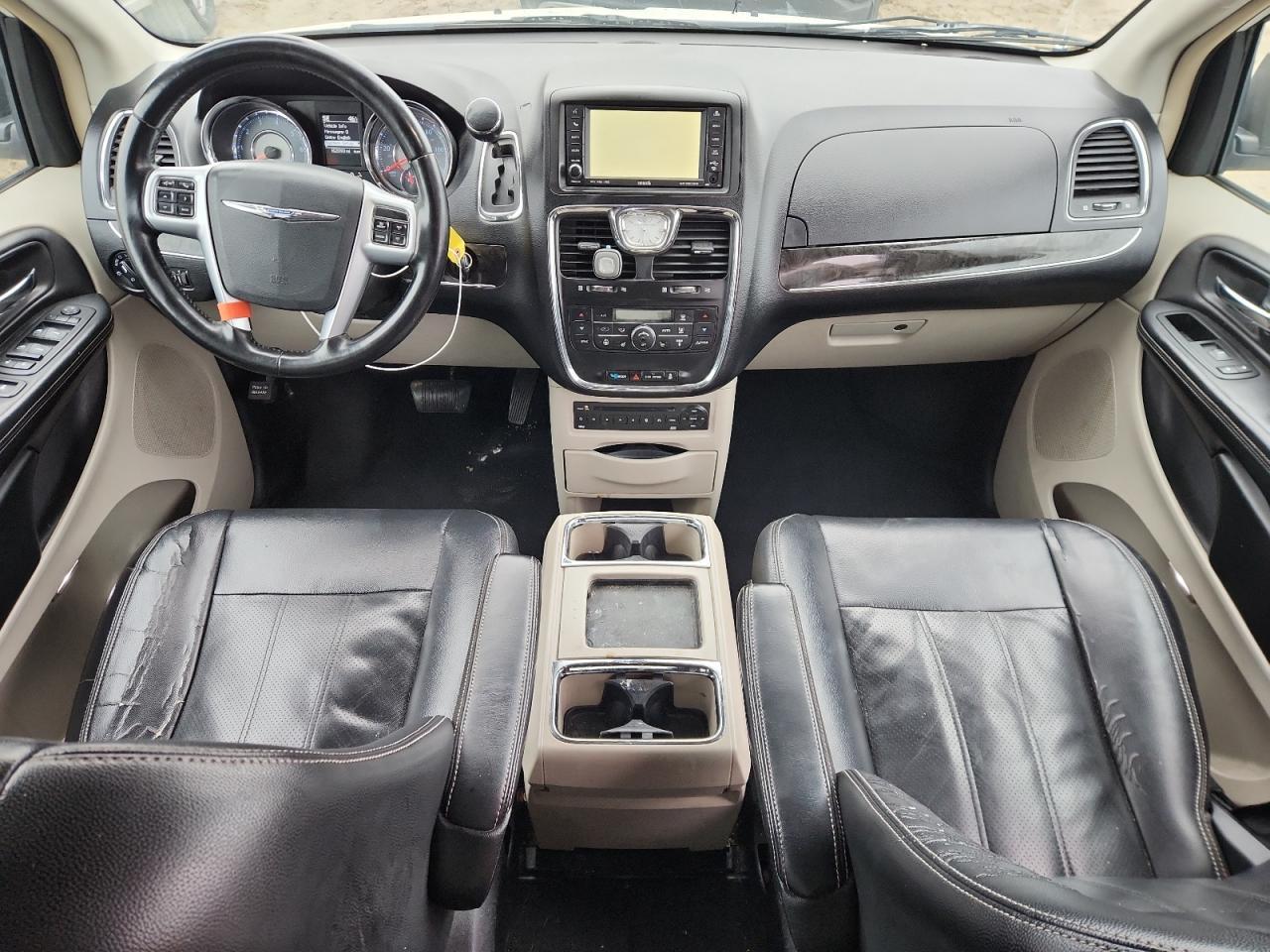 2011 CHRYSLER Town & Country