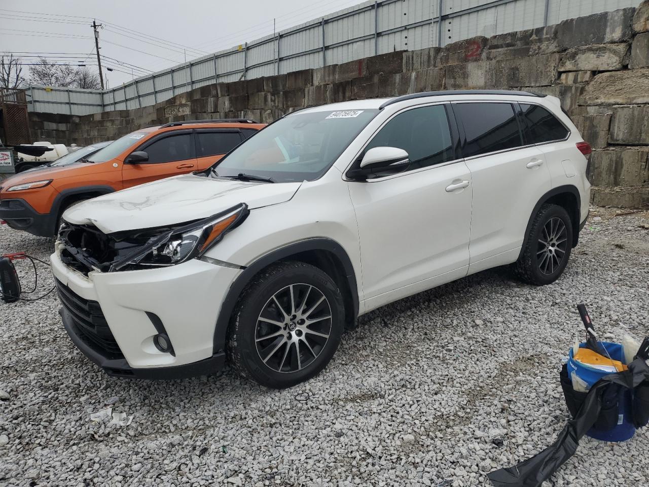 2017 TOYOTA HIGHLANDER