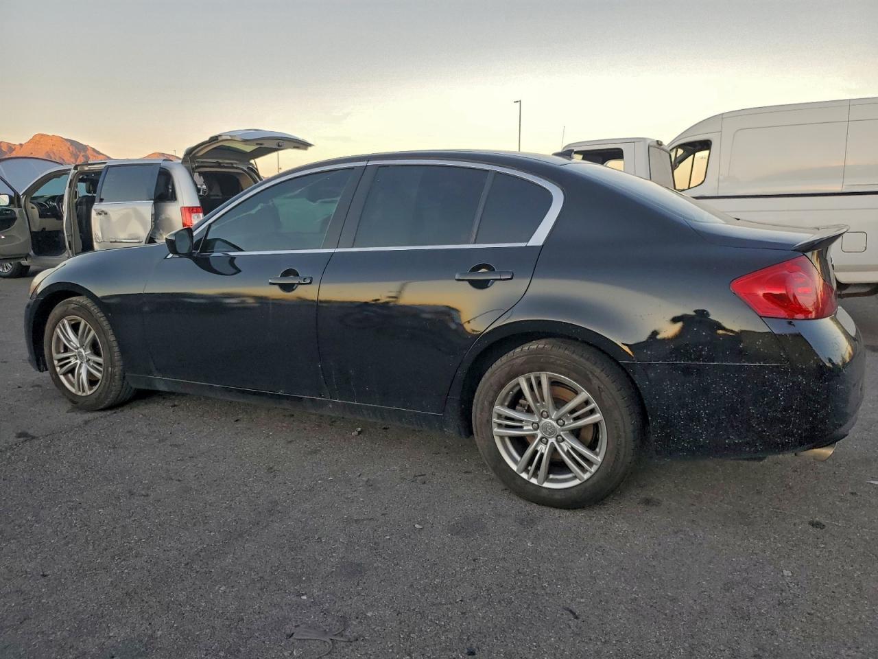 2011 INFINITI G25