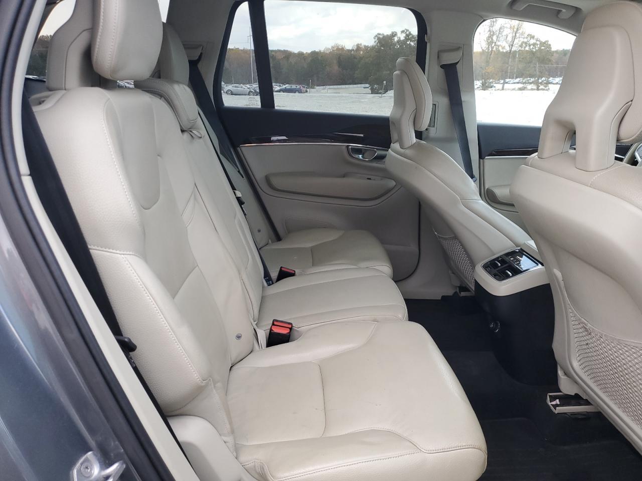 2016 VOLVO XC90