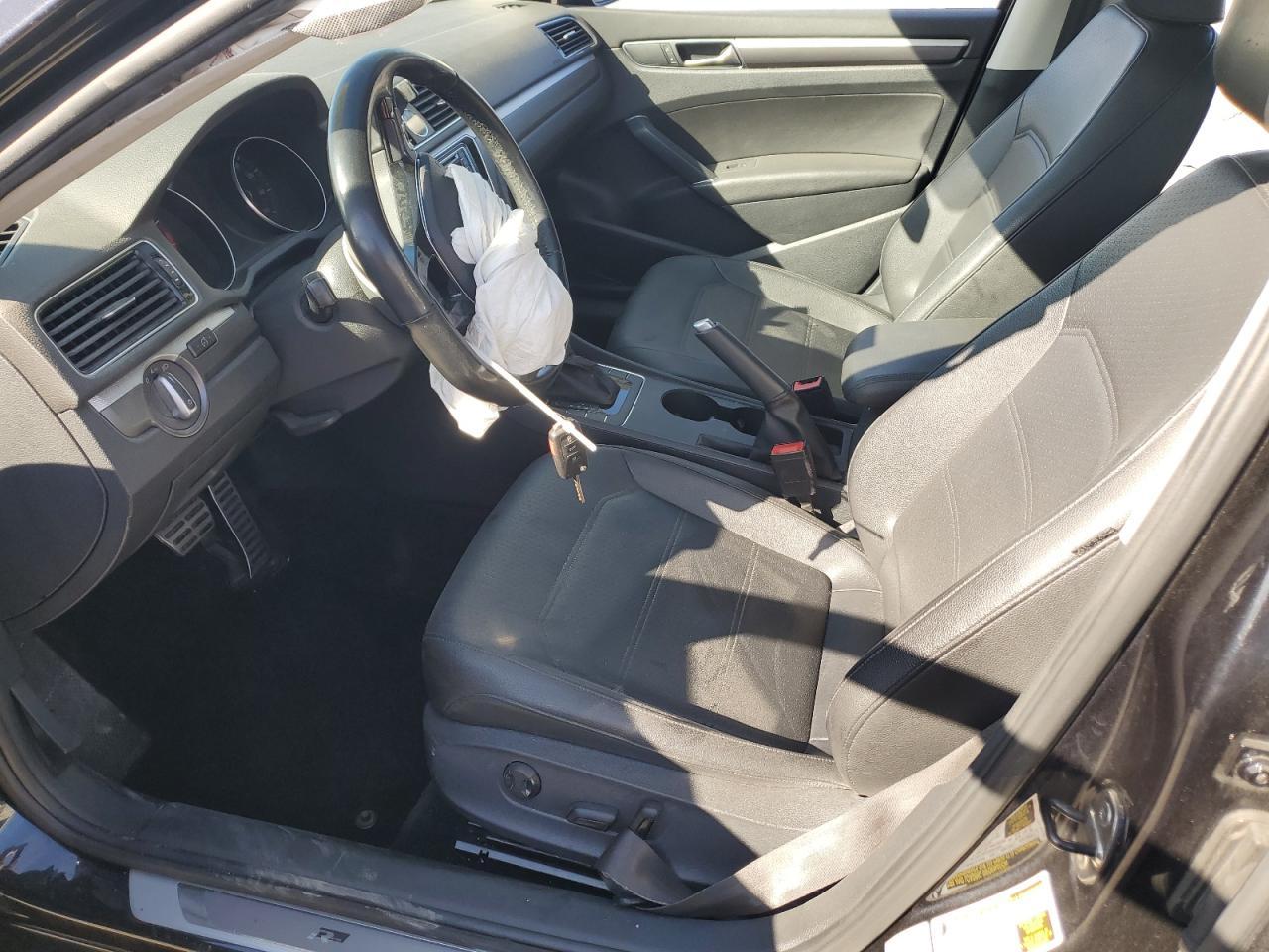2017 VOLKSWAGEN Passat